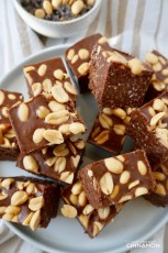 An-easy-fudge-recipe-thats-not-only-made-with-healthy-wholesome-ingredients-but-super-delicious-too-Recipe-on-NotEnoughCinnamon.com-glutenfree-vegan-cleaneating-2.jpg