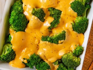 Broccoli-in-Cheese-Sauce-4x3-1.jpg