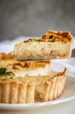 Classic-Quiche-Lorraine-Recipe-Beautiful-flaky-pastry-crust-is-paired-with-a-delicious-savory-egg-custard.-Perfect-for-breakfast-or-brunch.-1-2-728x1092-1.jpg
