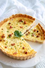 Classic-Quiche-Lorraine-Recipe-Beautiful-flaky-pastry-crust-is-paired-with-a-delicious-savory-egg-custard.-Perfect-for-breakfast-or-brunch.-1-4-1.jpg