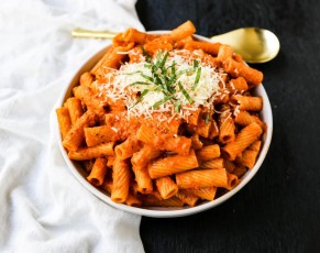 Creamy-Roasted-Red-Pepper-Pasta-4-scaled-1.jpg