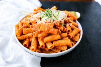 Creamy-Roasted-Red-Pepper-Pasta-5-e-scaled-1.jpg