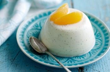 Milk-and-honey-panna-cotta-with-poached-apricotsl-f1a20d53-8a54-4aa3-b4ae-61ff6244d73d-0-1400x919-1.jpg