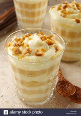 brittle-topped-vanilla-butterscotch-pudding-parfaits-D8DNDM.jpg