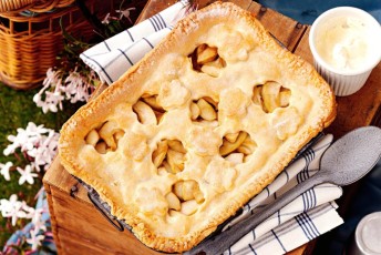 caramel-custard-filled-apple-pie-101641-1.jpeg