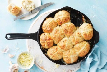 cheesy-garlic-hot-cross-buns-148541-1.jpg