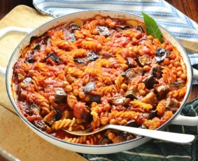 healthy-pasta-casserole-with-eggplant-and-chickpeas-e1597136740238.jpg