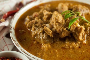kerala-chicken-curry-with-roasted-coconut-varutharacha-chicken-curry-recipe-landscape.jpg