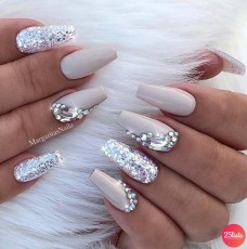 23 Elegant Nail Designs and Ideas for Oval Nails