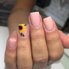 List : 20 Sunflower Nails That Will Make Everyone Jealous