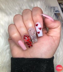 List : Valentine’s Day Acrylic Nails