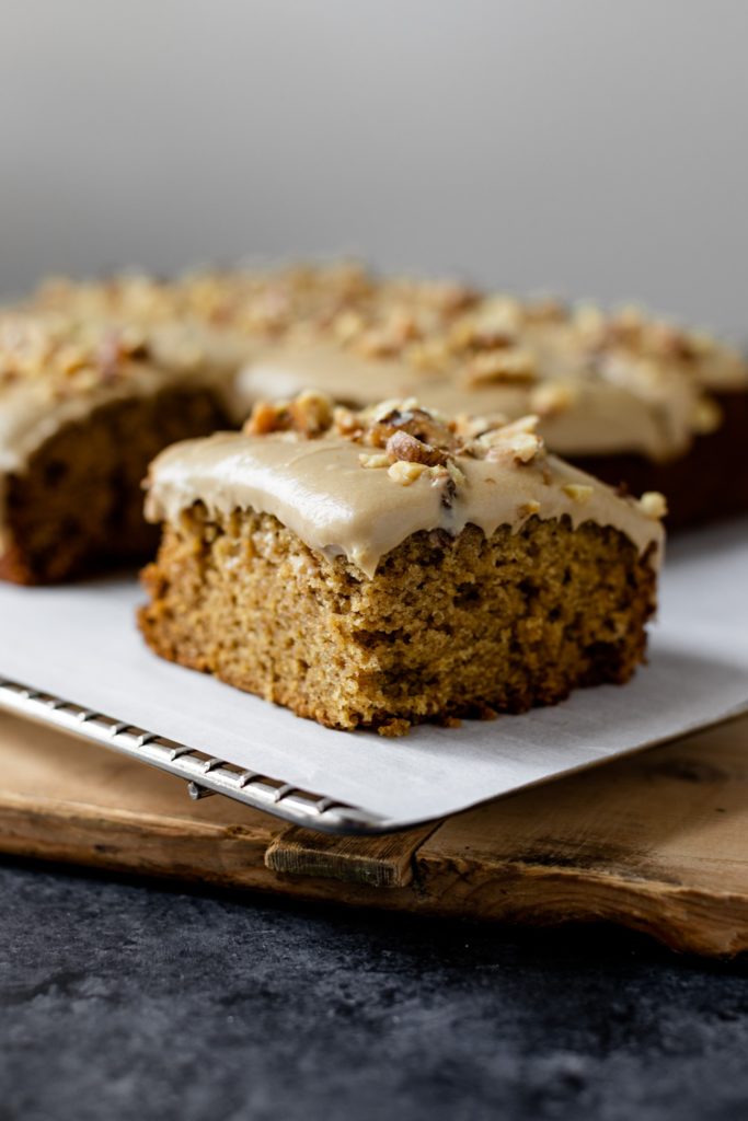 Applesauce Cake with Caramel Icing : Recipe and best photos