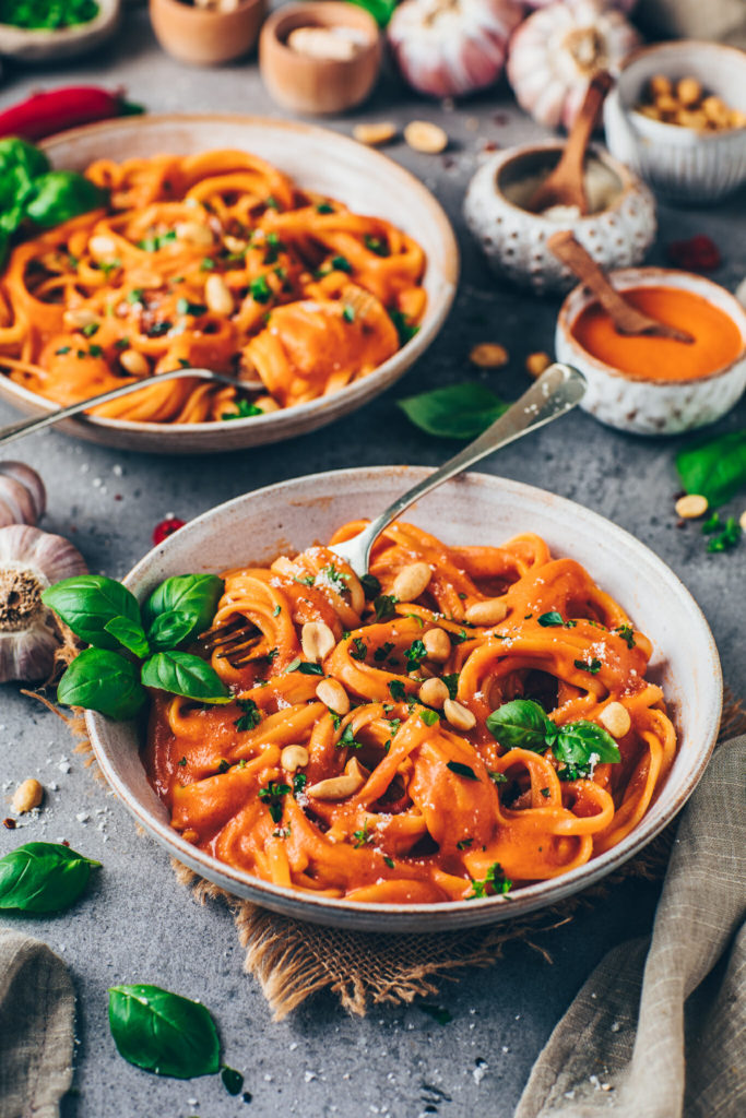 Pasta with Roasted Red Pepper and Tomato Cream Sauce : Recipe and best
