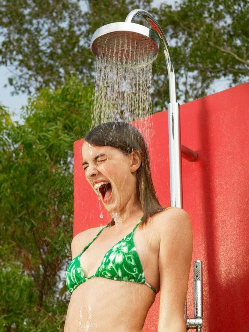 beach shower to protect the hair